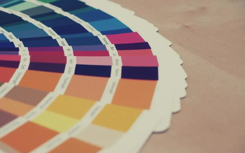 Nuancier de couleurs déployé en éventail